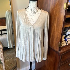 Chatoyant knit top size medium